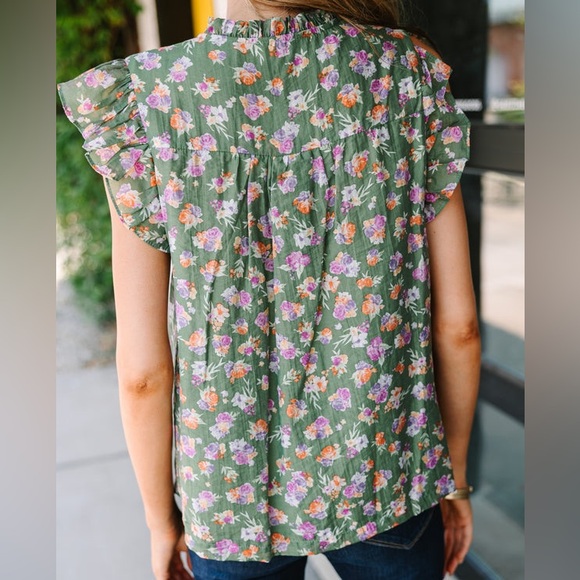 NWT Fate Green Floral Blouse with Ruffle Details Size Medium - Picture 2 of 9